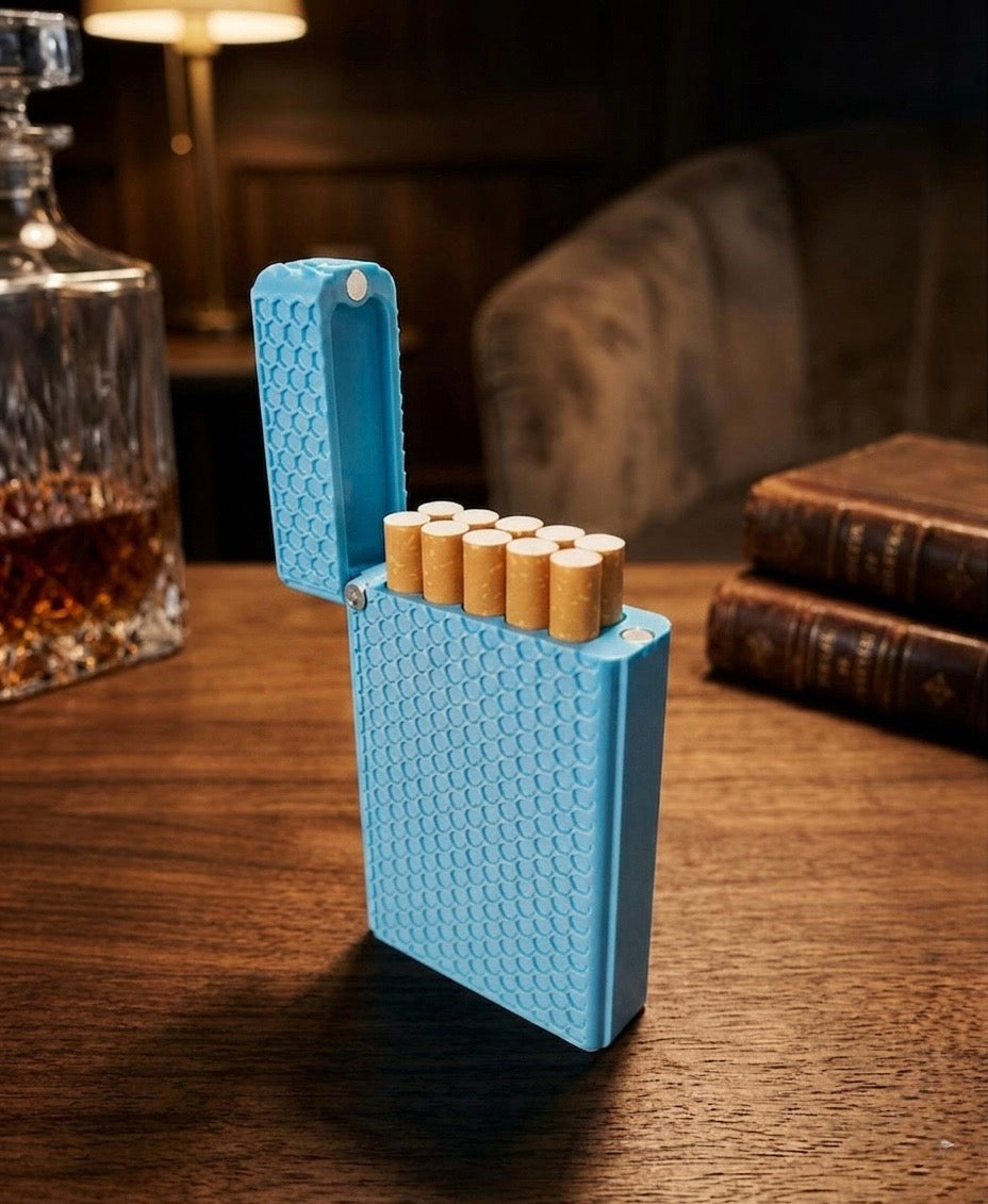 Cigarette case with magnetic closure