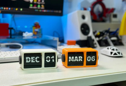 CUBE Perpetual Calendar