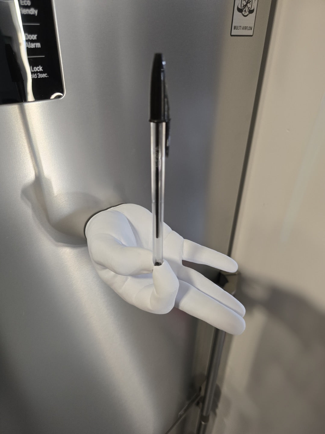 Magnetic fridge hands