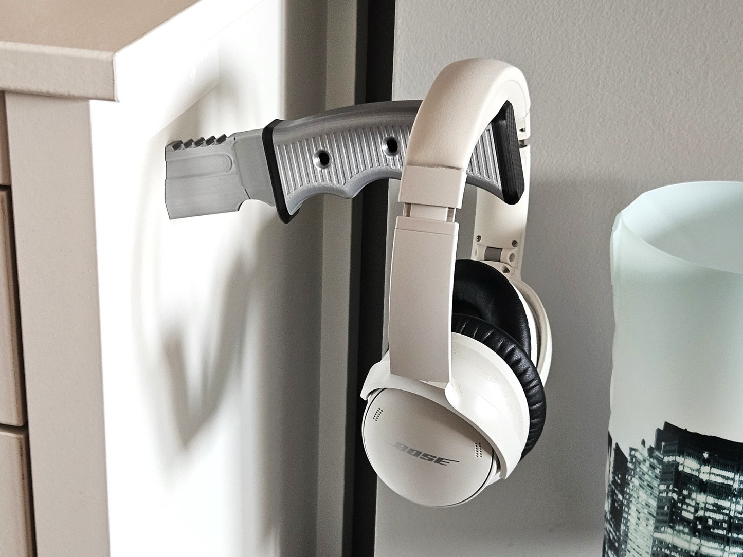 Knife headphones holder
