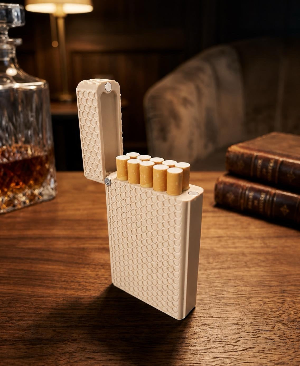 Cigarette case with magnetic closure