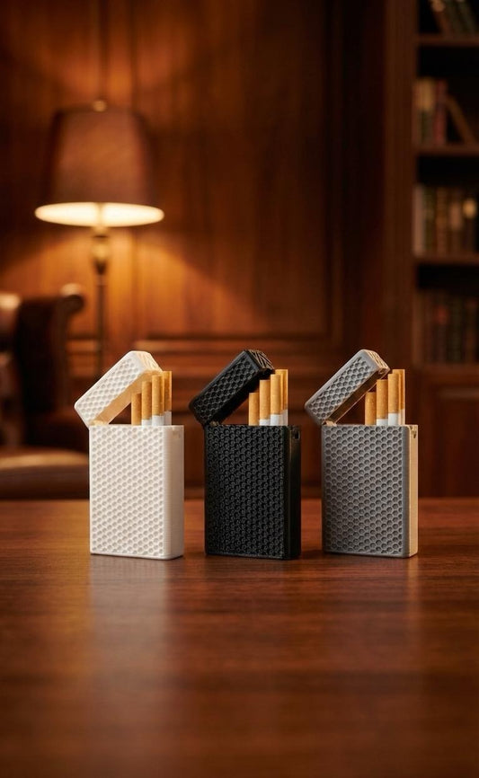 Cigarette case with magnetic closure