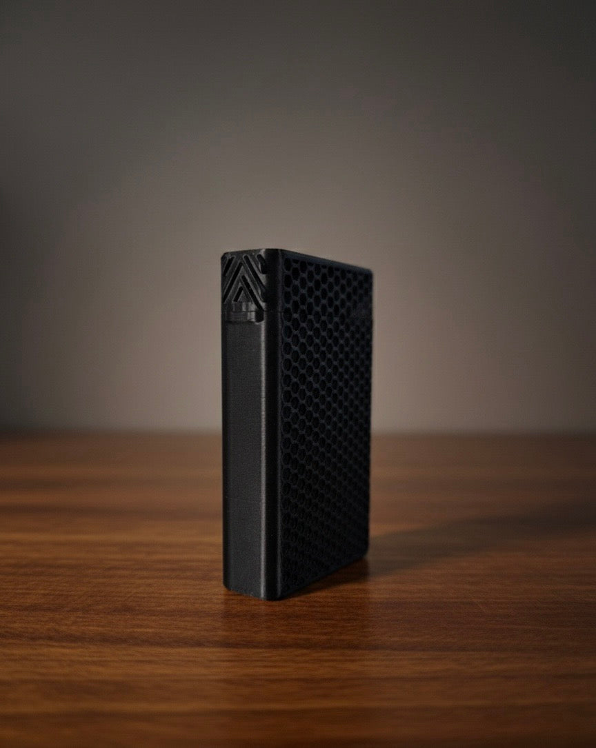Cigarette case with magnetic closure