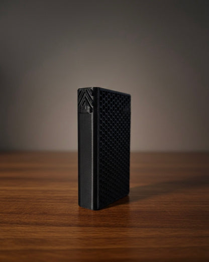 Cigarette case with magnetic closure