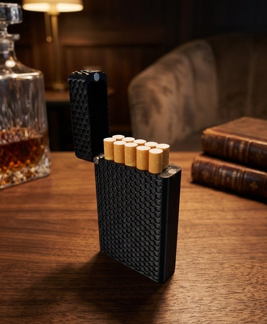 Cigarette case with magnetic closure